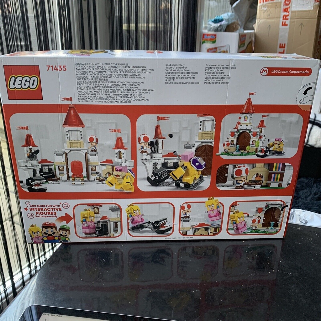 LEGO Super Mario Battle with Roy at Peachs Castle 71435